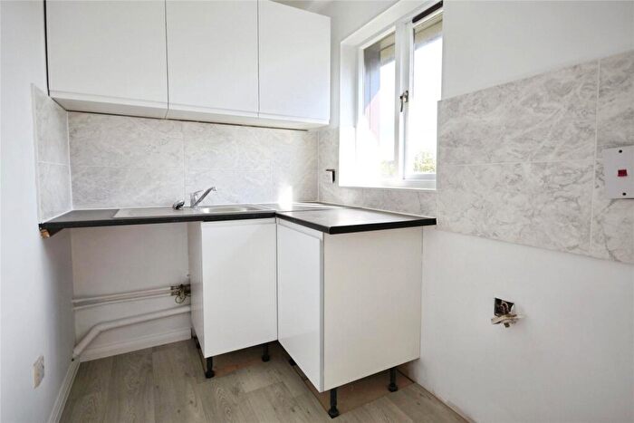 1 Bedroom Apartment To Rent In Rowe Court, Reading, Berkshire, RG30