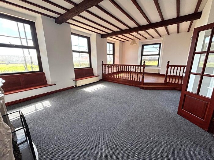 3 Bedroom Apartment For Sale In Apartment, New Mill, Kell Lane, Wainstalls, HX2