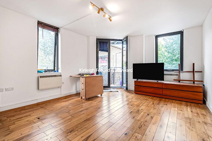 3 Bedroom Flat To Rent In Murray Grove, London, N1