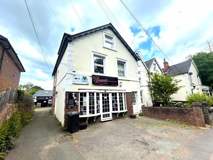 2 Bedroom Flat For Sale In Tonbridge Road, Hildenborough, TN11
