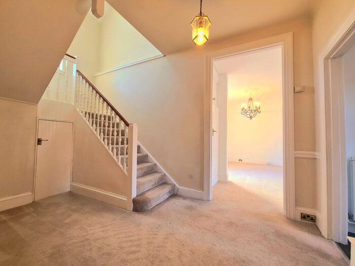 2 Bedroom Flat To Rent In Glecoe, Park Hill Road, Shortlands, BR2