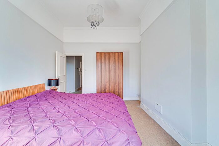 2 Bedroom Flat For Sale In Coolhurst Road, London, N8