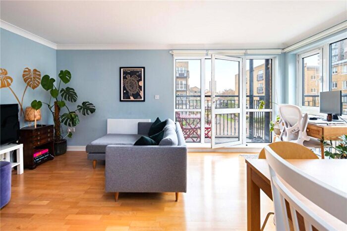 2 Bedroom Flat To Rent In Coalstore Court, Candle Street, London, E1