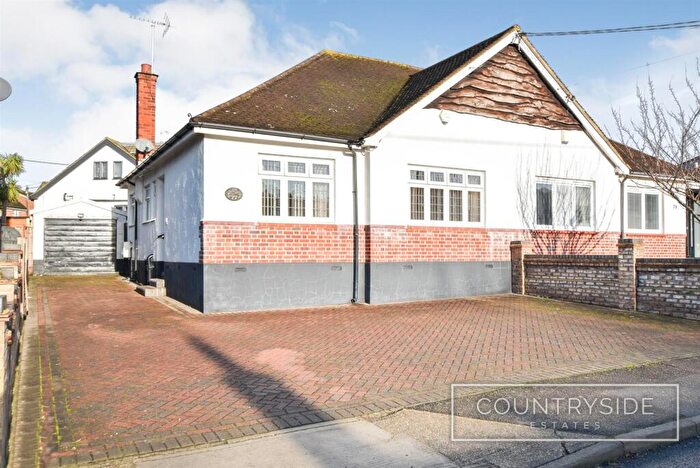 2 Bedroom Detached Bungalow For Sale In Thundersley Park Road, Benfleet, SS7