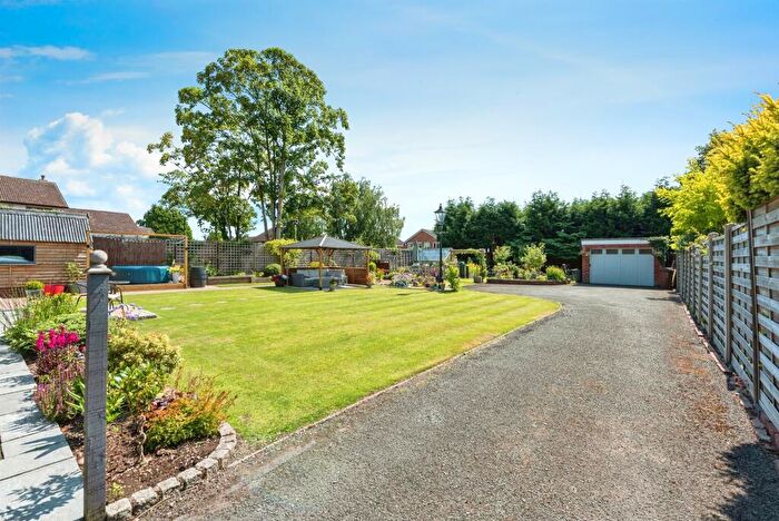2 Bedroom Detached Bungalow For Sale In Lichfield Street, Fazeley, Tamworth, B78