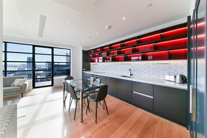 3 Bedroom Apartment For Sale In Defoe House, London City Island, London, E14