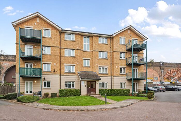 3 Bedroom Flat To Rent In Harrow, Greater London, HA2