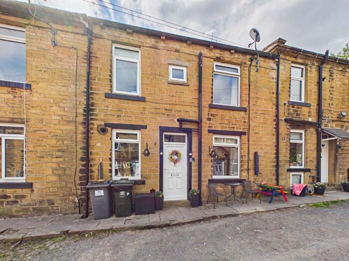 3 Bedroom Cottage For Sale In Victoria Street, Wilsden, Bradford, BD15