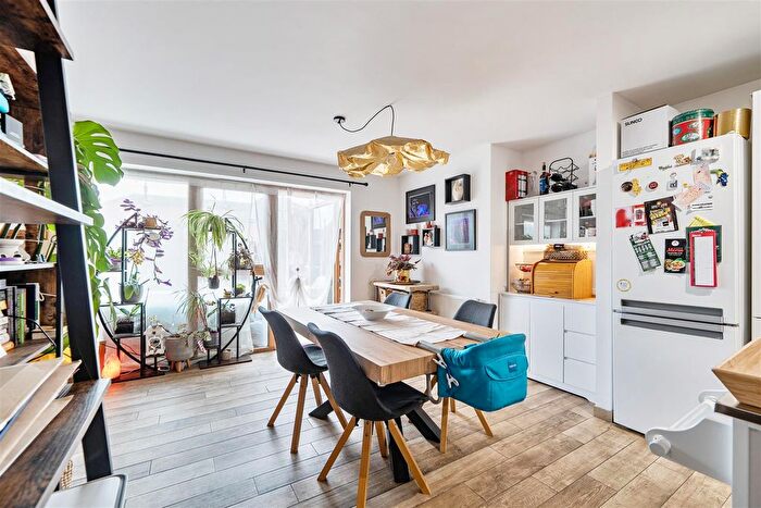 2 Bedroom Flat For Sale In Gardner Road, Portslade, Brighton, BN41