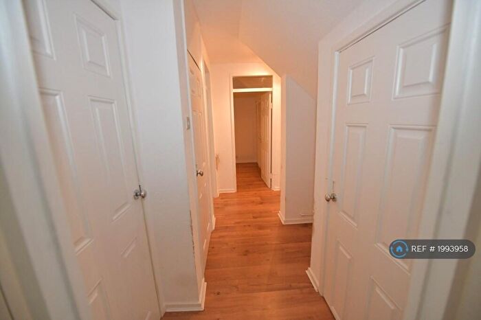 2 Bedroom Flat To Rent In Woodcote Drive, Orpington, BR6