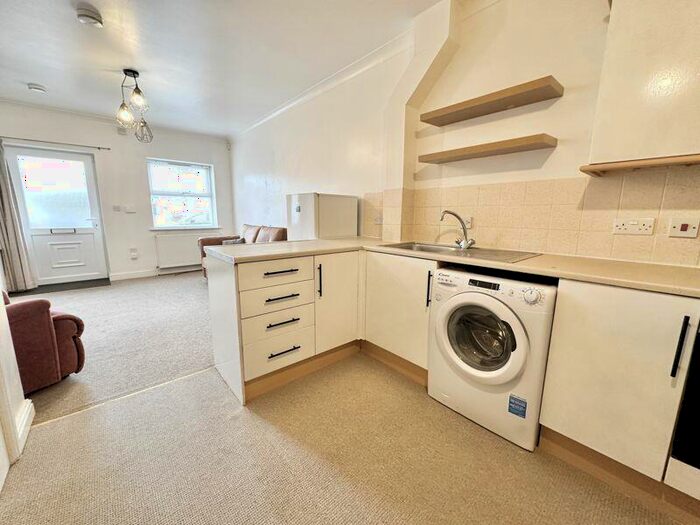 2 Bedroom Semi-Detached House To Rent In West Street, Cleethorpes, DN35