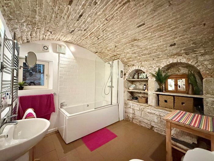 1 Bedroom Maisonette To Rent In Woodhead Road, Holmfirth, West Yorkshire, HD9