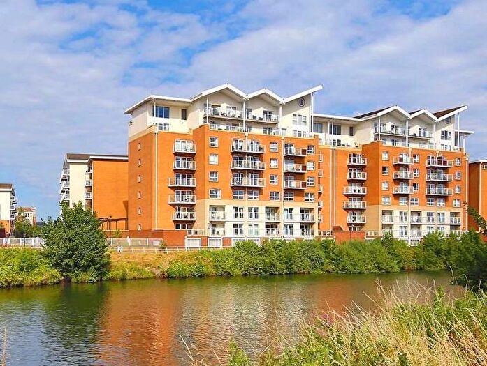 2 Bedroom Penthouse For Sale In Chandlery Way, Cardiff, CF10