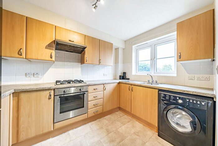 2 Bedroom Apartment To Rent In Reading Road, Winnersh, RG41