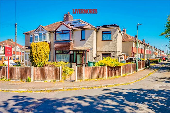 4 Bedroom Semi-Detached House For Sale In Brentlands Drive, Dartford, DA1