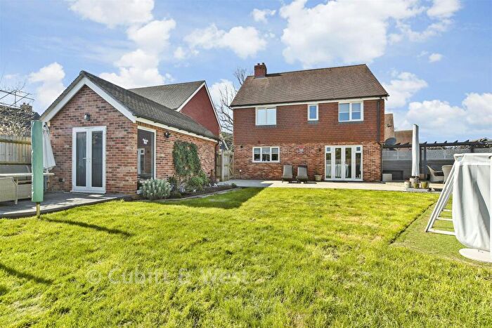 4 Bedroom Detached House For Sale In Knowles Road, Horley, Surrey, RH6