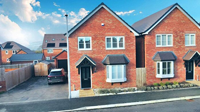 4 Bedroom Detached House For Sale In Tame Way, Bulkington, CV12