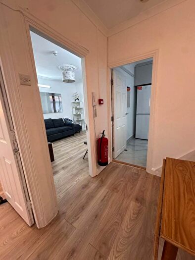 2 Bedroom Flat To Rent In Wellington Road South, Hounslow, TW4
