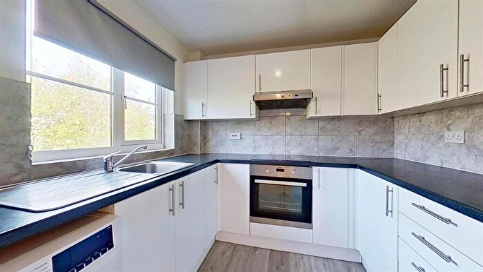 2 Bedroom Flat To Rent In Poppy Close Hackbridge, SM6