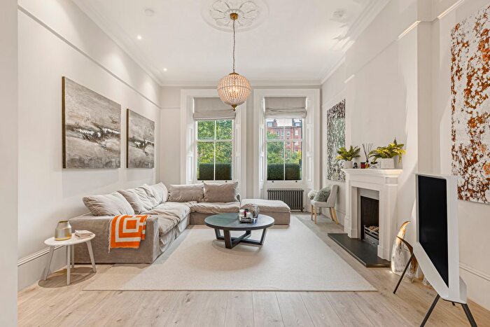 3 Bedroom Flat To Rent In Nevern Square, London, SW5