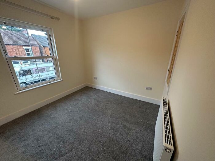 2 Bedroom End Of Terrace House To Rent In Dunville Road, Bedford, MK40