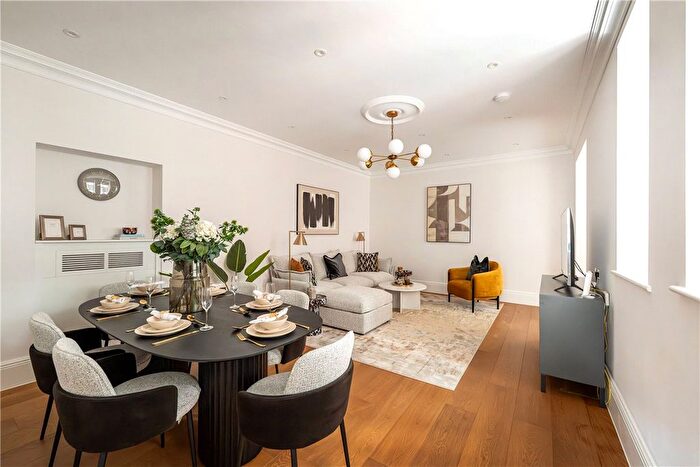 2 Bedroom Flat To Rent In Stratton Street, London, W1J