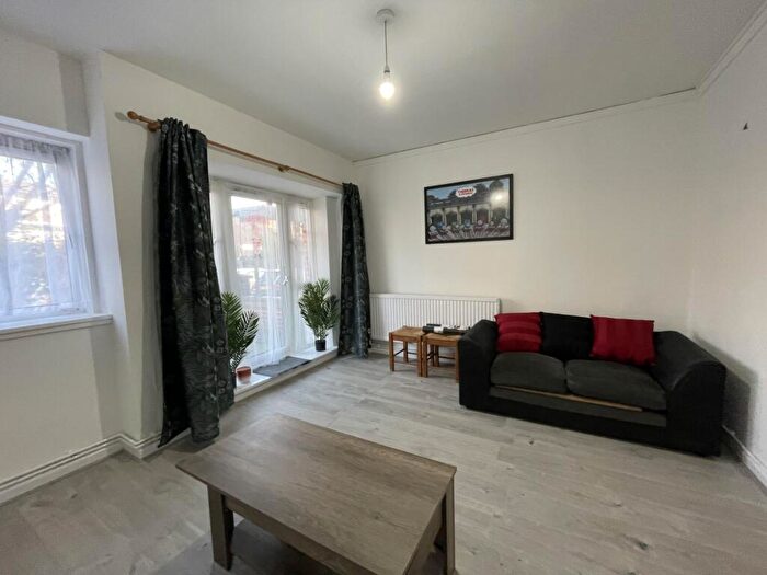 2 Bedroom Apartment For Sale In Elsinore House, Denmark Road, Camberwell, London, SE5