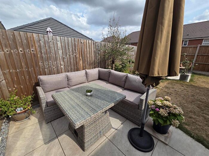 3 Bedroom Semi-Detached House For Sale In Hewers Way, Edwinstowe, Mansfield, NG21