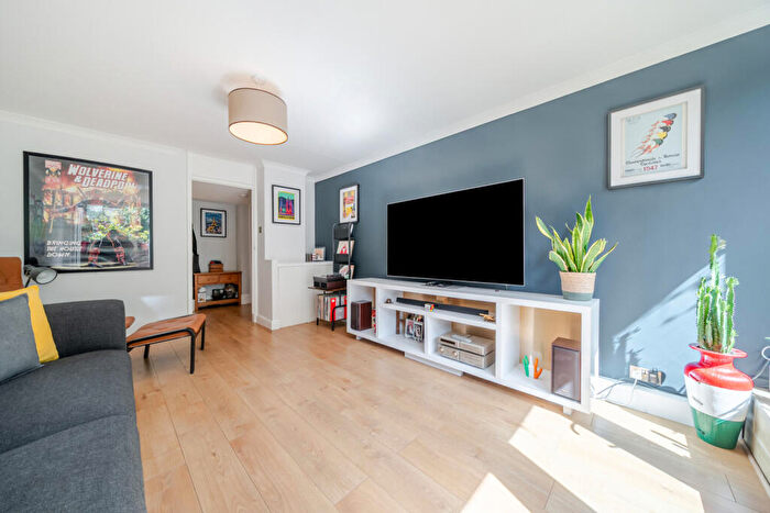 4 Bedroom Apartment For Sale In Bishops Mead, Camberwell Road, London, SE5