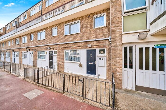 3 Bedroom Maisonette For Sale In Gawsworth Close, London, London, E15