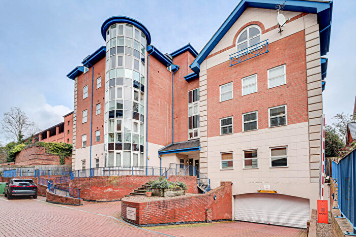 2 Bedroom Flat For Sale In London Road, St. Albans, Hertfordshire, AL1