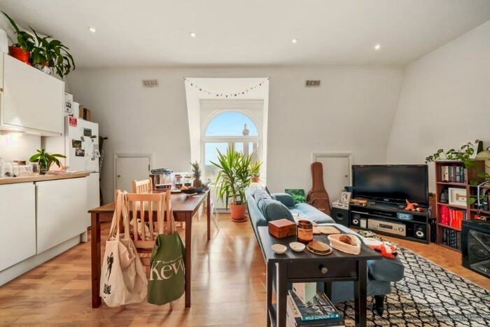 2 Bedroom Flat To Rent In Avenue Mews, Muswell Hill, N10