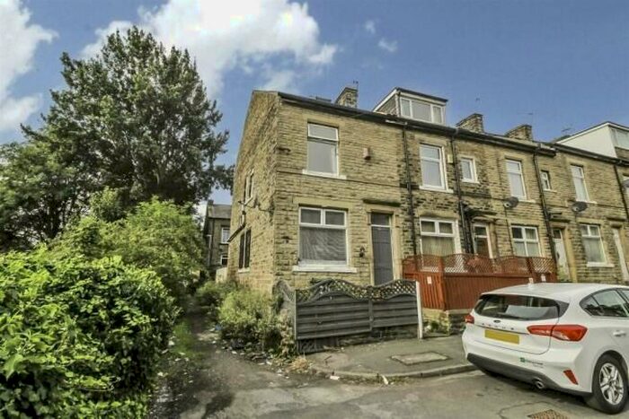 4 Bedroom End Of Terrace House To Rent In Fagley Terrace, Bradford, BD2