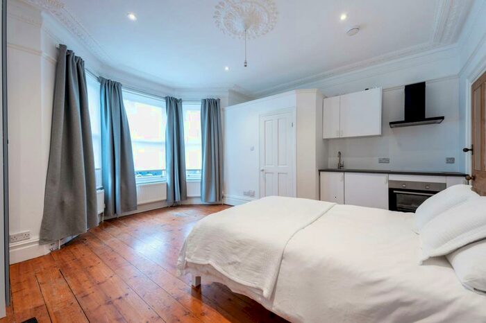 Studio To Rent In Park Road, Kingston, Kingston Upon Thames, KT2