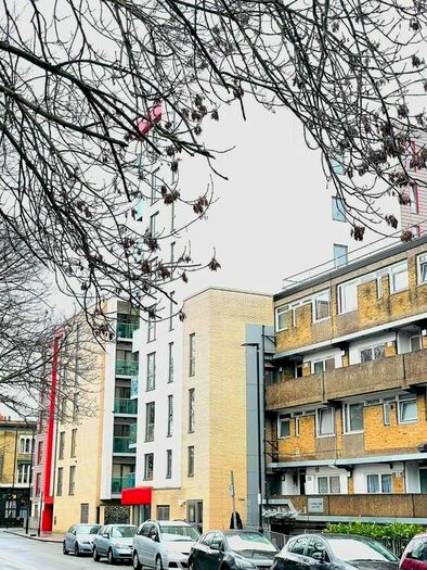 2 Bedroom Flat To Rent In Warwick Apartments, Cable Street, Aldgate, Whitechapel, Shadwell, London, E1