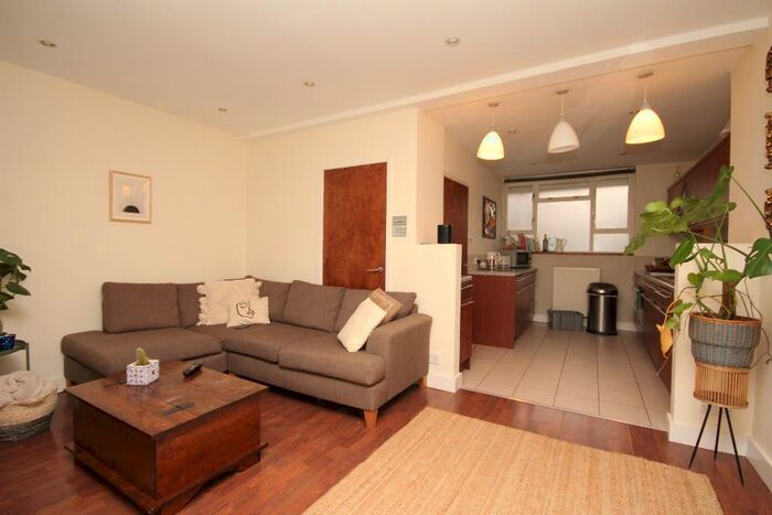 3 Bedroom Maisonette To Rent In Grosvenor Avenue, Canonbury, London, N5