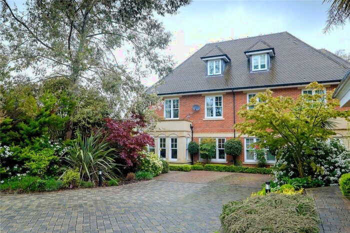 5 Bedroom Semi-Detached House To Rent In Laubin Close, Twickenham, TW1
