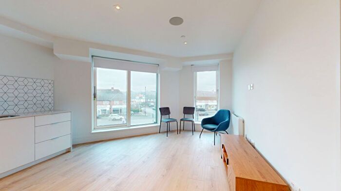 2 Bedroom Flat To Rent In Beverley Way, New Malden, SW20