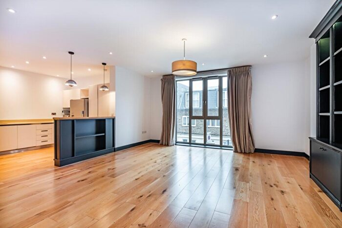 2 Bedroom Flat To Rent In Strathblaine Road London, SW11