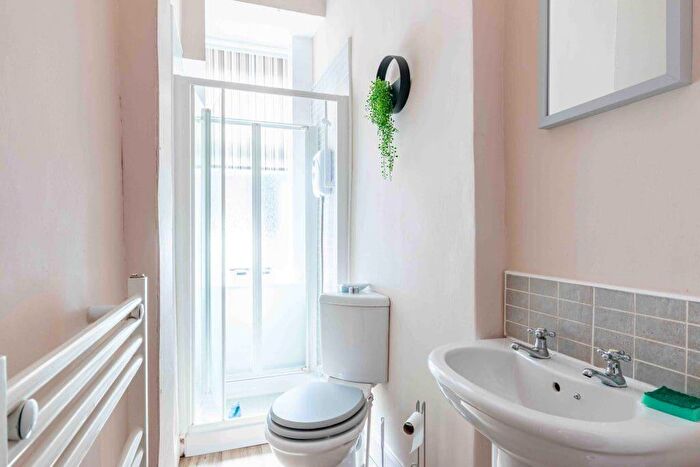 1 Bedroom Flat To Rent In L Wardlaw Street, Edinburgh, EH11