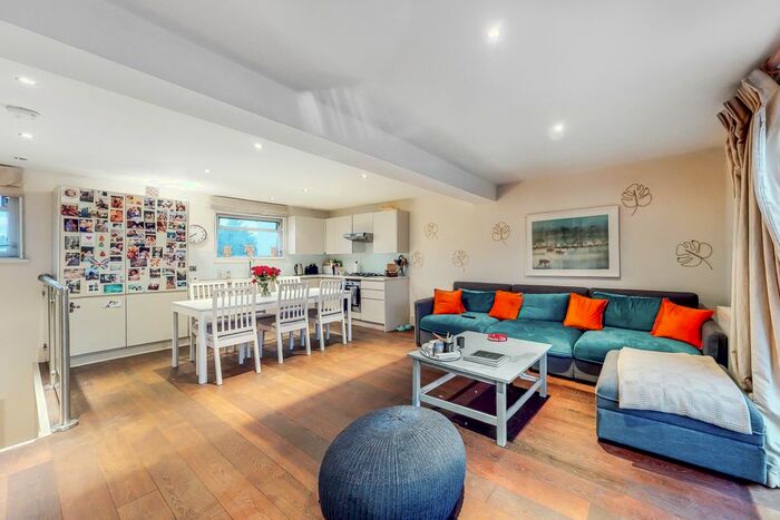 2 Bedroom Flat To Rent In Lancaster Road, London, W11