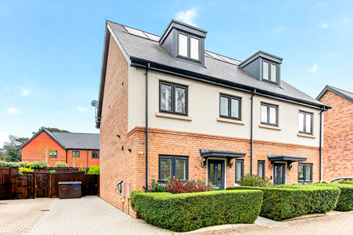 3 Bedroom Semi-Detached House For Sale In Johnstone Close, Bracknell, RG12
