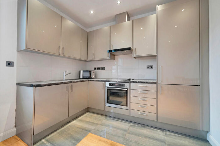 2 Bedroom Apartment To Rent In Fieldgate Street, E1