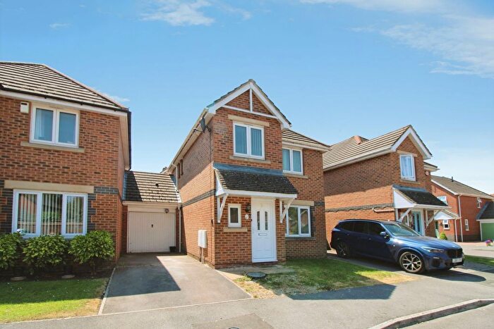 3 Bedroom Link Detached House For Sale In Lyme Way, Swindon, SN25