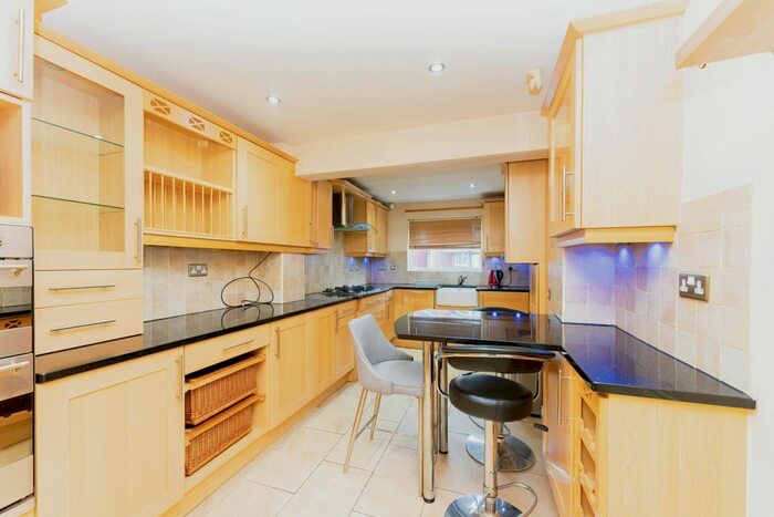 3 Bedroom Terraced House To Rent In Victoria Court, Chester, CH2