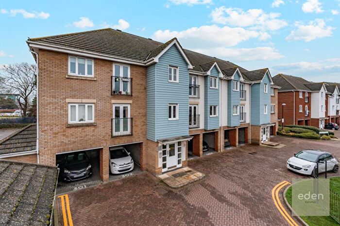 2 Bedroom Apartment For Sale In Sherwood Avenue, Larkfield, ME20