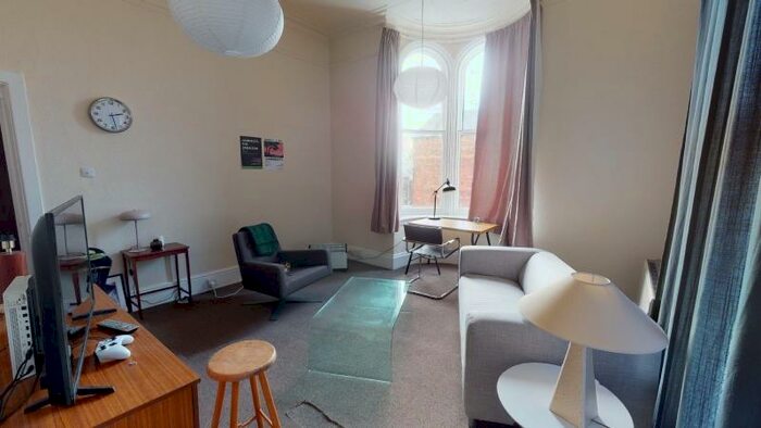 1 Bedroom Flat To Rent In Moorland Road, Hyde Park, Leeds, LS6