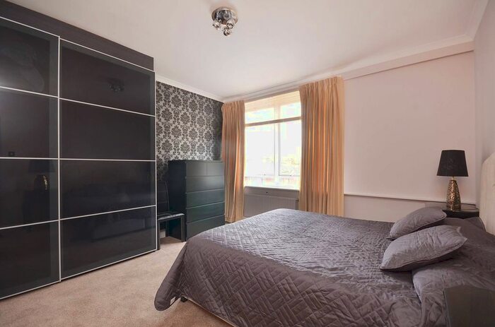 2 Bedroom Flat To Rent In John Islip Street, Westminster, London, SW1P