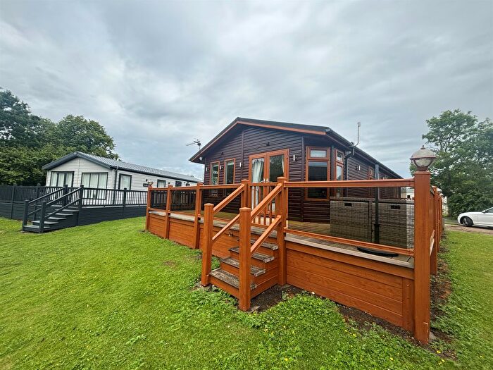 2 Bedroom Mobile/park Home For Sale In Carlton Meres Holiday Park, Carlton, Saxmundham, IP17