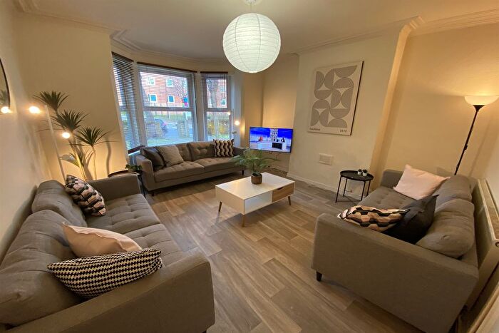 6 Bedroom Semi-Detached House To Rent In Broadgate, Beeston, NG9